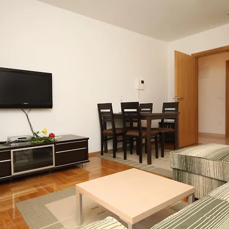 With A Parking Space - 3751 Makarska