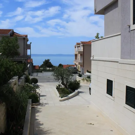 With A Parking Space - 3751 Makarska