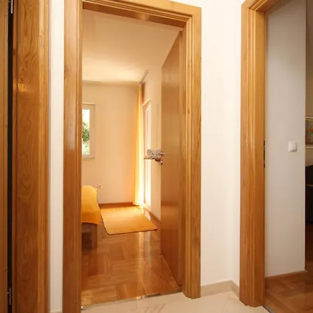 With A Parking Space - 3751 * Makarska